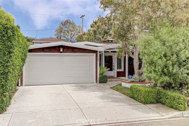 Primary Photo - 1404 N Poinsettia Ave