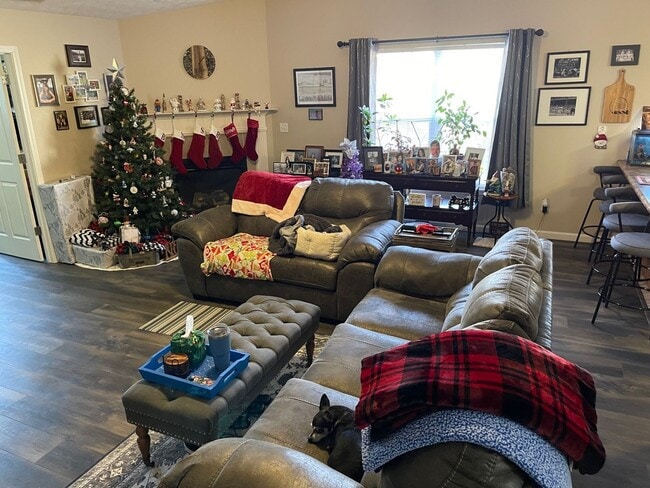Building Photo - Spacious Condo!