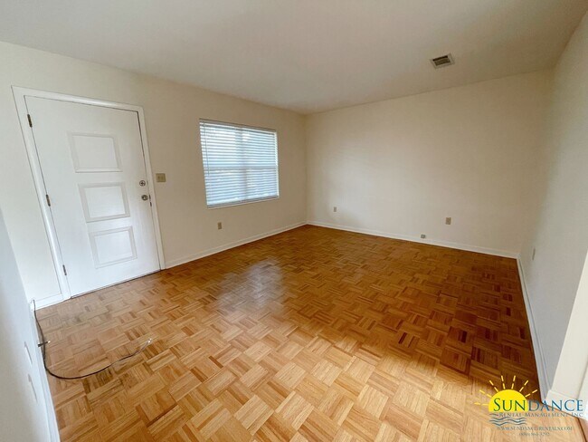 Building Photo - Great 3 Bedroom Home in Fort Walton Beach!