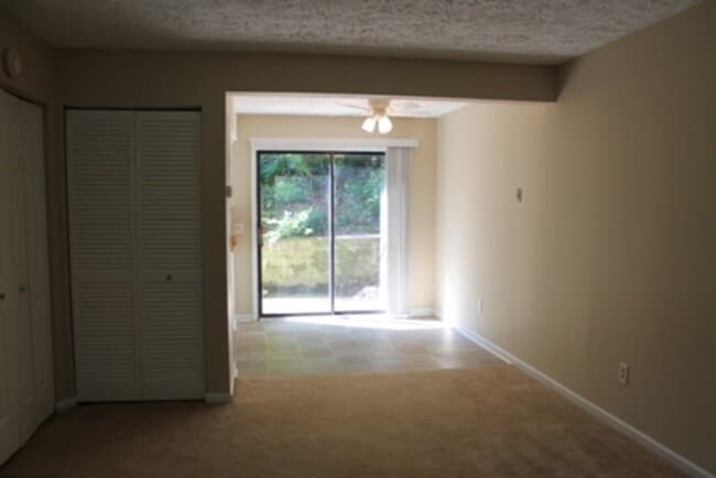 Foto del edificio - 306 Gillespie Rd