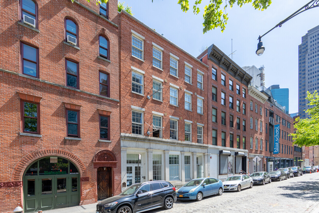 Primary Photo - 247 Water St
