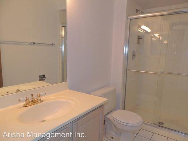 Building Photo - 2 br, 2 bath House - 8424 W Catalpa Unit 101