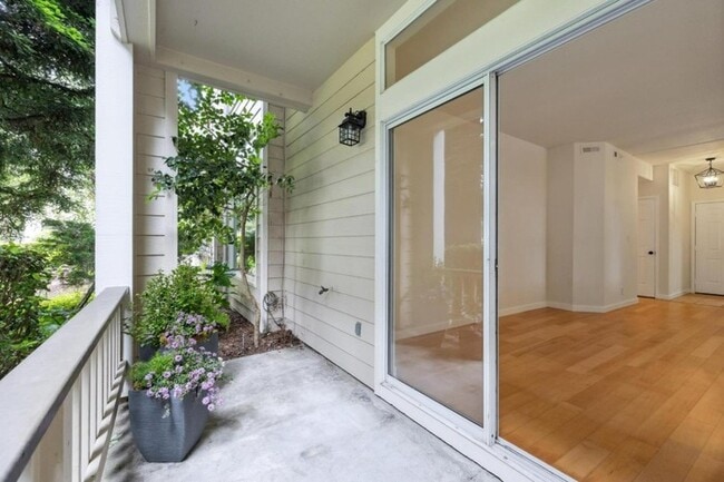Building Photo - Charming 2BR / 2BA Condo with Patio & Garage in Half Moon Bay