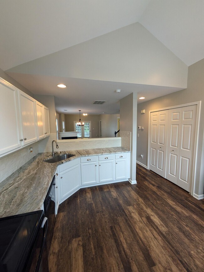 Foto del edificio - 11920 Lambert Bridge Dr