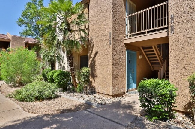 Building Photo - 1111 E University Dr