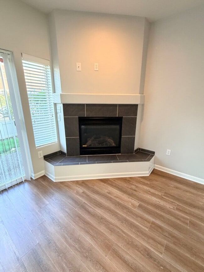 Building Photo - Beautiful Home in FABULOUS Location - Min ...