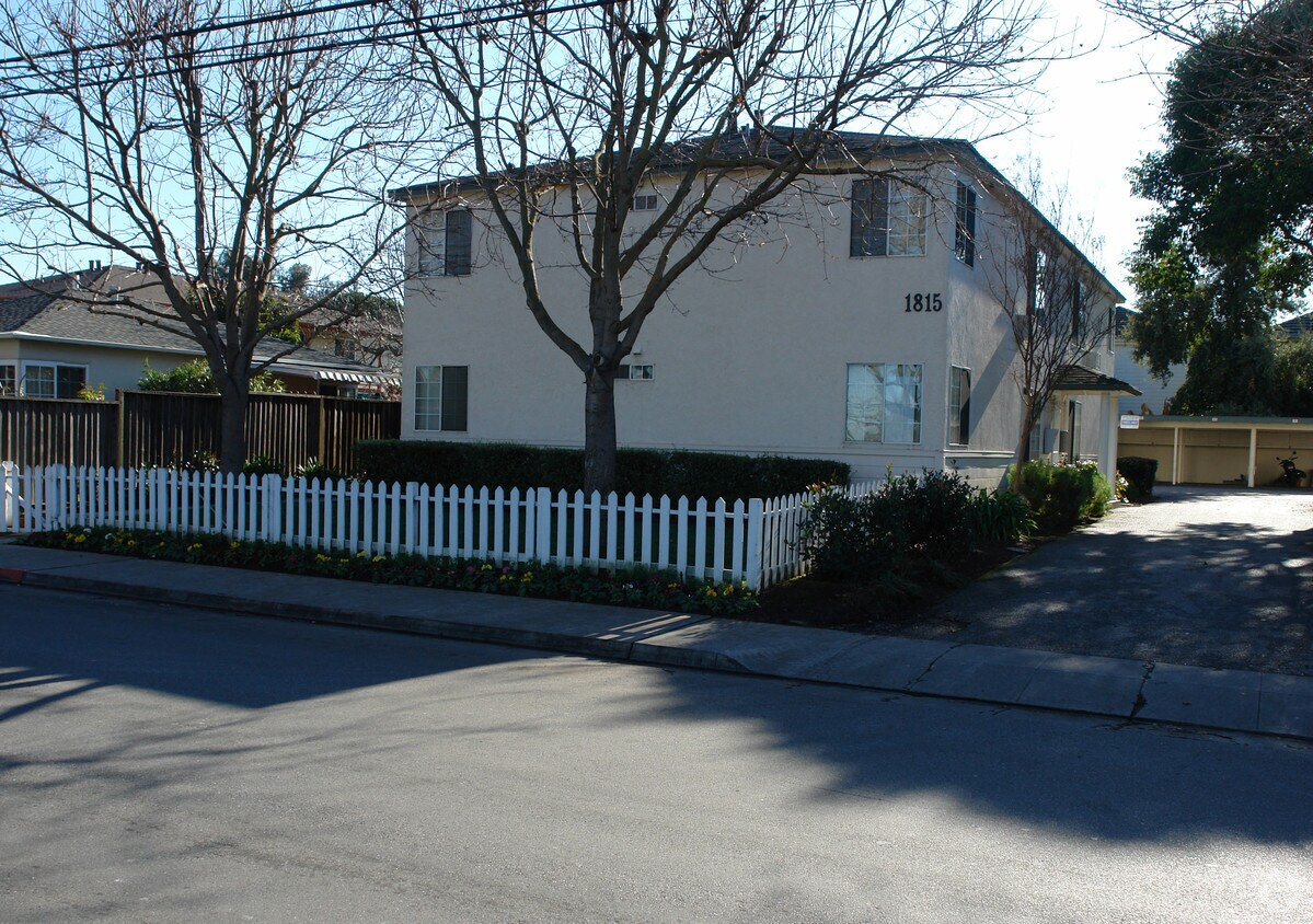 Primary Photo - 1815 Latham St