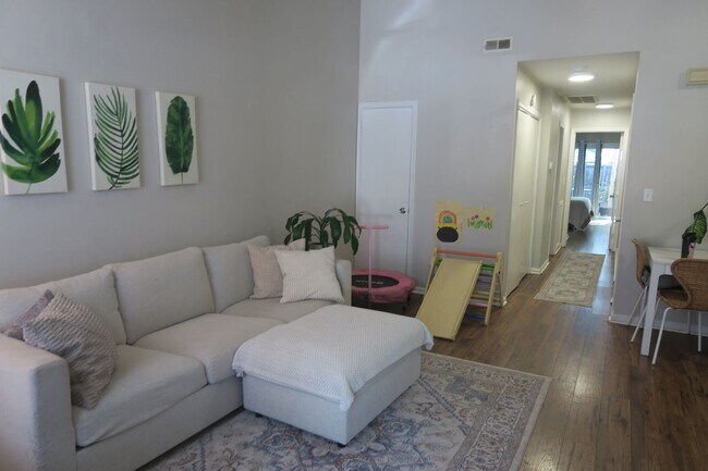 Foto del edificio - Available Now!