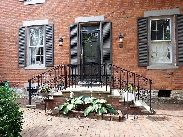 Foto del edificio - Gorgeous Brick German Village Home!
