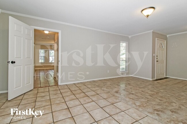 Building Photo - 405 Lone Oak Cir