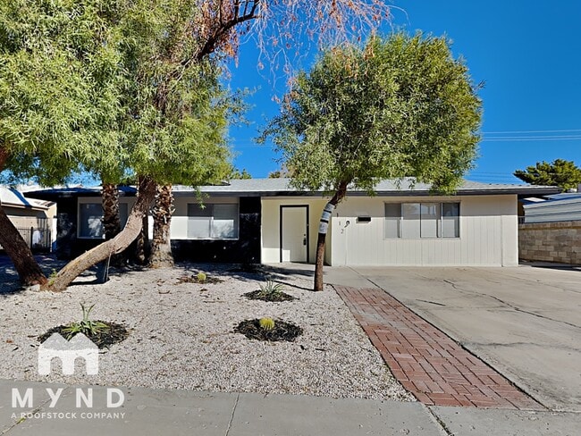 Building Photo - 3112 E Vegas Valley Dr Building Photo - 3112 E Vegas Valley Dr