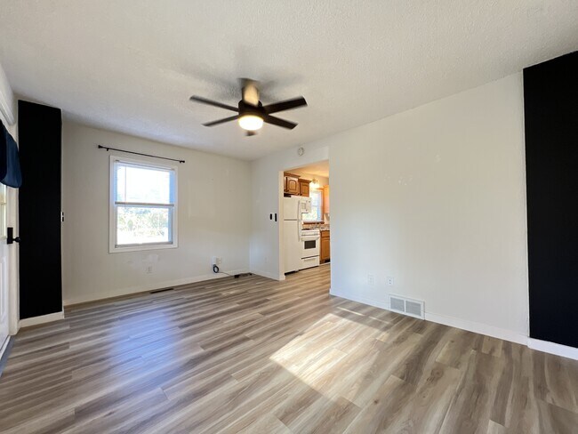 Foto del edificio - 579 W 16th St