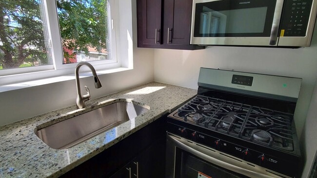 Building Photo - 3058 N Kostner Ave