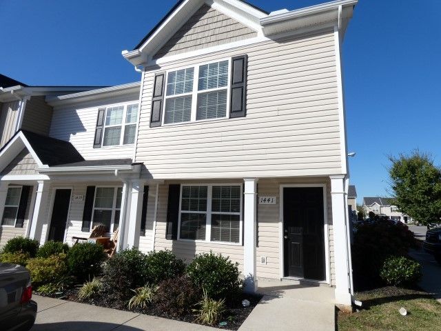 Foto principal - 2BR/2.5BA Townhome in Cottages of Willowbrook