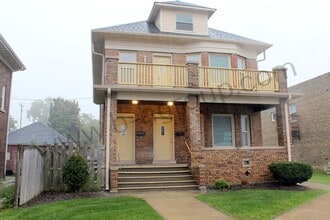 Building Photo - 2325 Roosevelt Rd