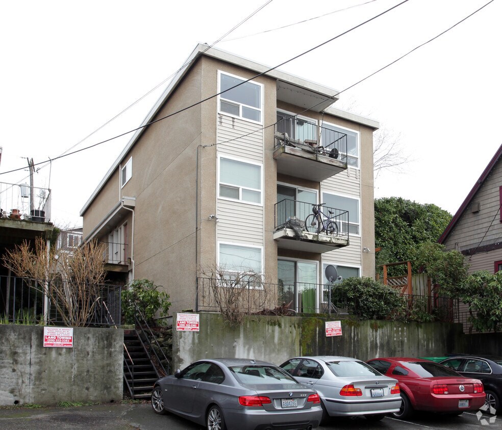 Building Photo - 2235 Yale Ave E