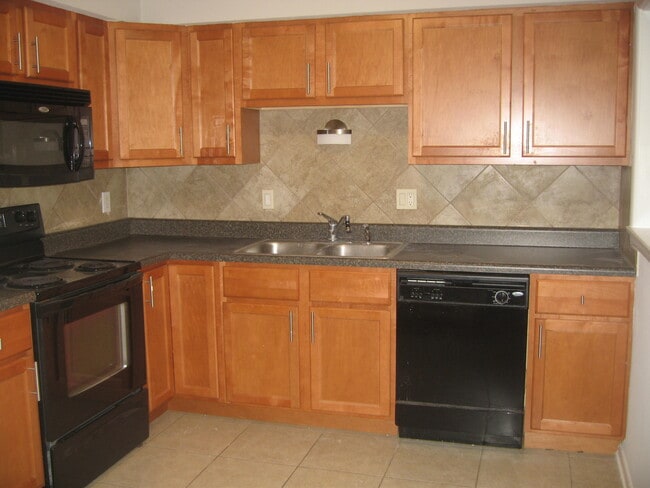 Kitchen - 214 S Clay Ave