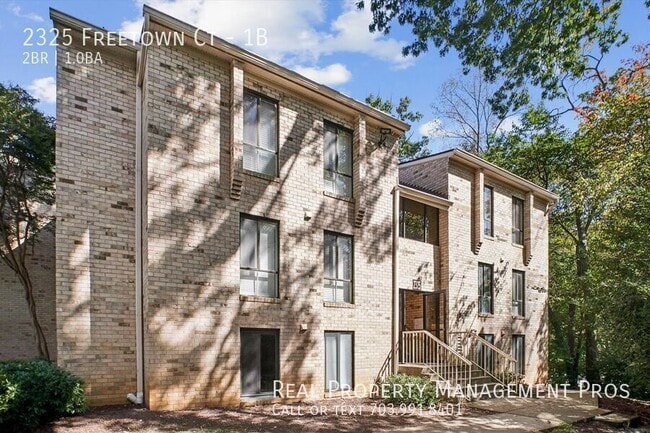Building Photo - 2325 Freetown Ct