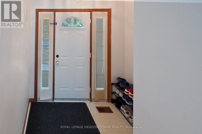 Building Photo - 700-700 Champlain Blvd