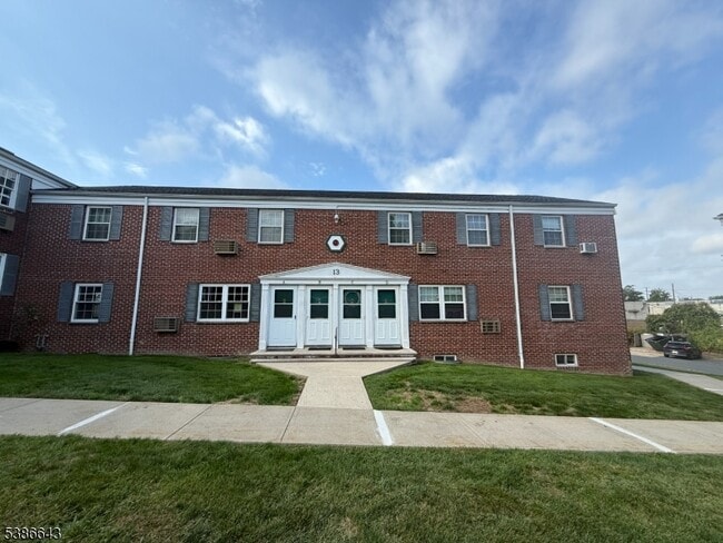 Building Photo - 13 W Roselle Ave