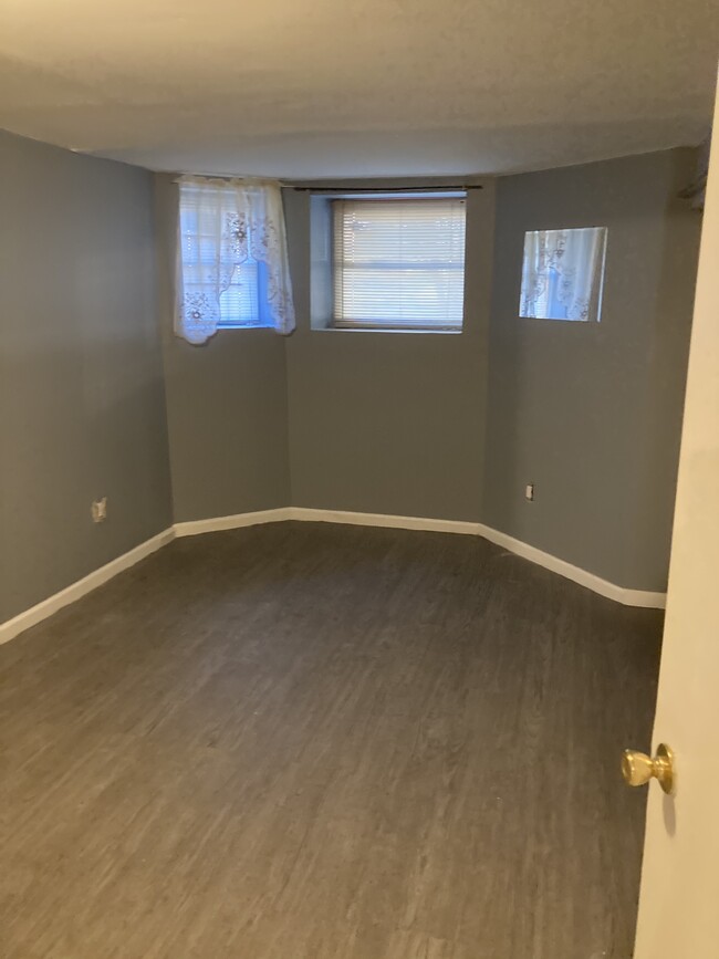 Bedroom - 7114 S Eberhart Ave