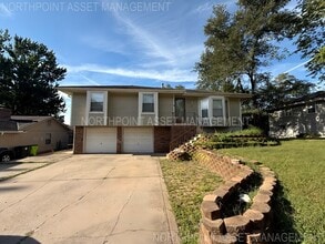 Building Photo - 509 W Cambridge Rd