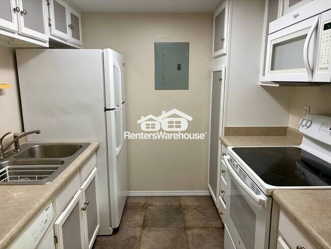Foto del edificio - Great Unit. $1350  Come see it!!!  Bright and Open with spacious 1 bed, 1 bath end unit with outd...
