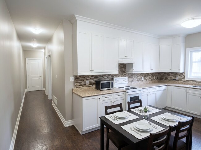 Photo du bâtiment - 9193A Bathurst St