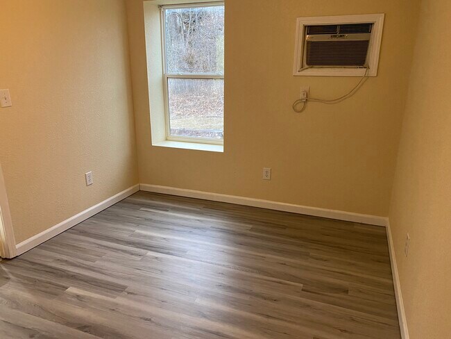 Foto del edificio - 716 Tall Oaks Dr