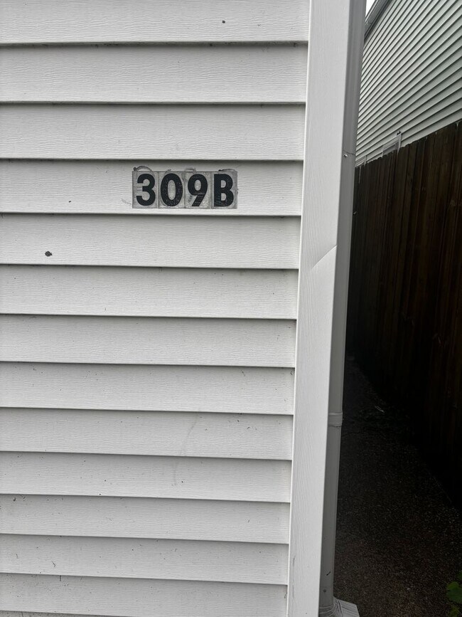 Building Photo - 309 E Virginia St