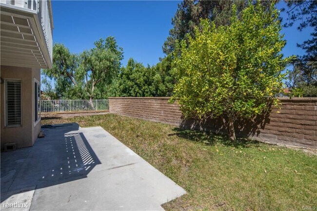 Building Photo - 5 br, 3 bath House - 28231 Somerset