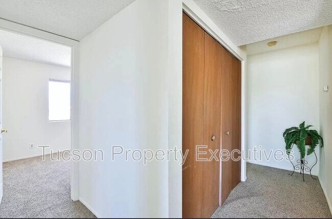 Foto del edificio - 902 E Elm St