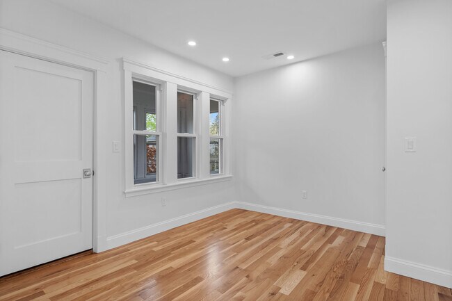 Building Photo - 35 Farragut Ave