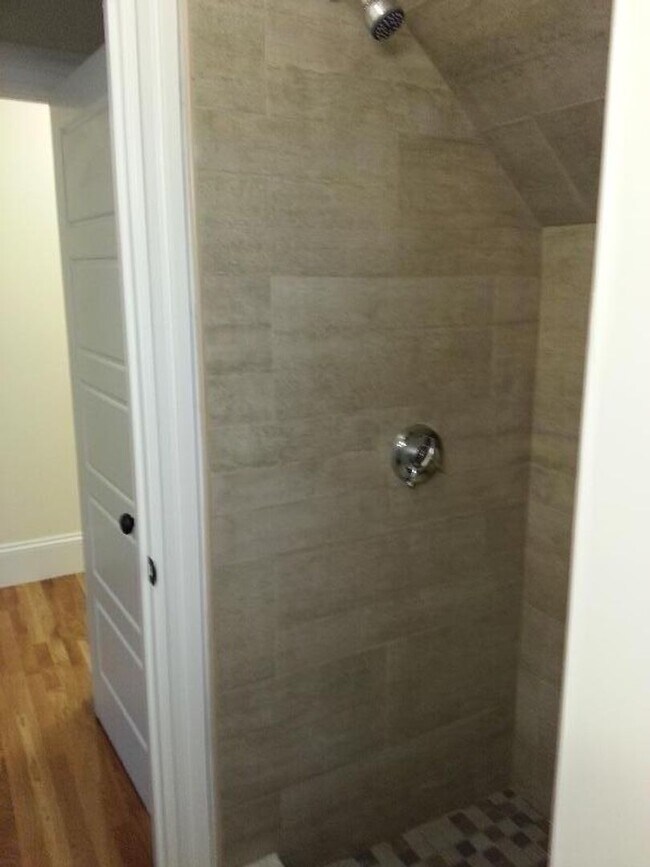 Foto del edificio - VERY NICE ALLSTON LISTING!!!