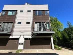 Building Photo - 1012 Westbrook Dr