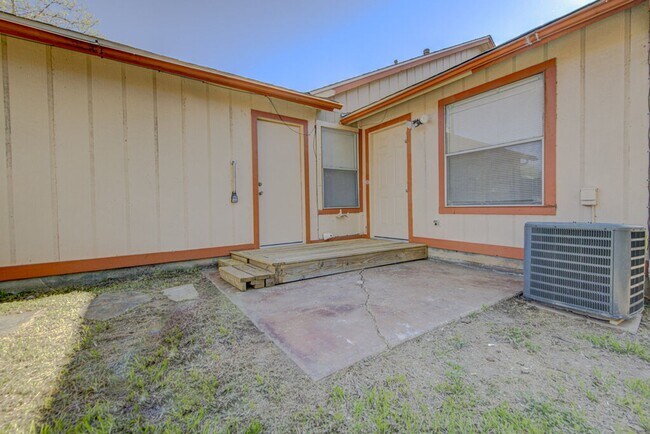 Building Photo - 8118 West Gate Blvd