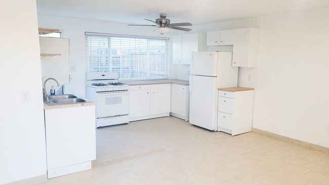 Building Photo - 5527 Baileya Ave