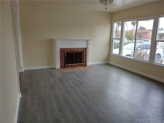 Building Photo - 325 E 59th St