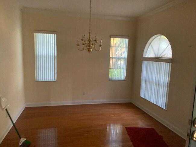 Foto del edificio - 205 Lake Region Blvd S