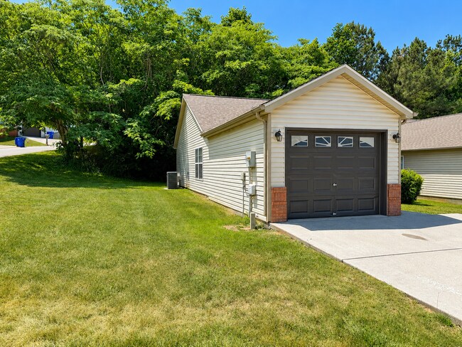 Building Photo - 1604 Sails Way
