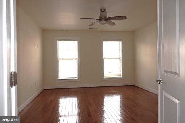 Foto del edificio - 215 Strummer Ln