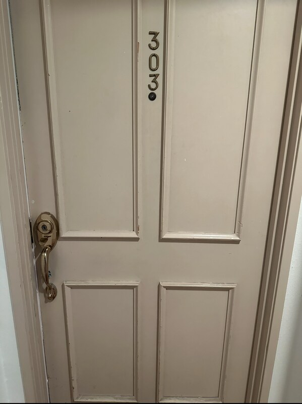Foto del edificio - 10960 Ashton Ave