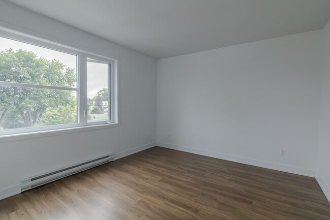 Photo du bâtiment - 1800 Rue Victoria