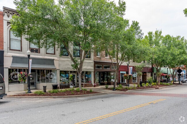 Gallatin is home to a square with a variety of shops in Sumner County.