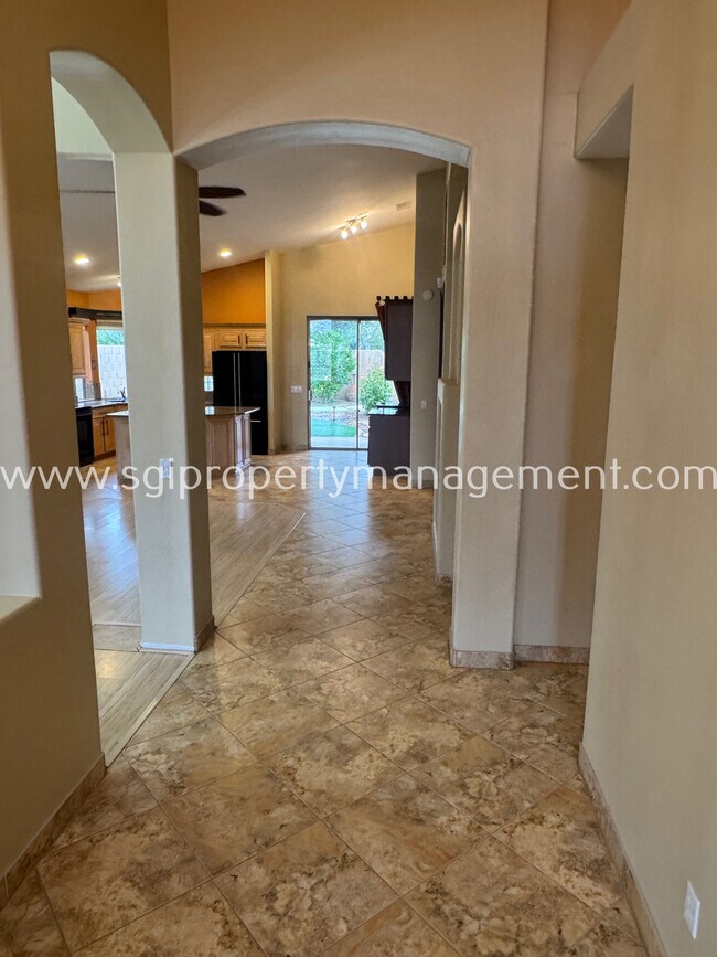 Building Photo - 4965 E Barwick Dr