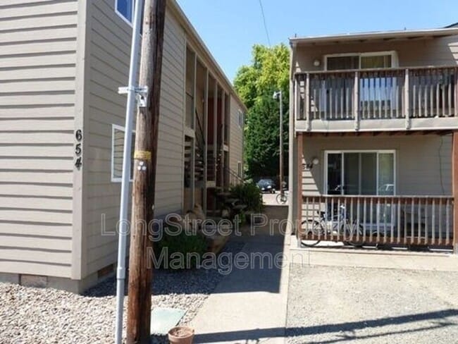 Building Photo - 644 SW 7th St