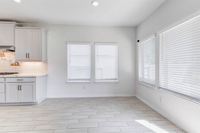 Building Photo - 30711 Thicket Ct