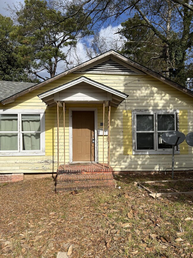 Building Photo - 604 Calcote Ave