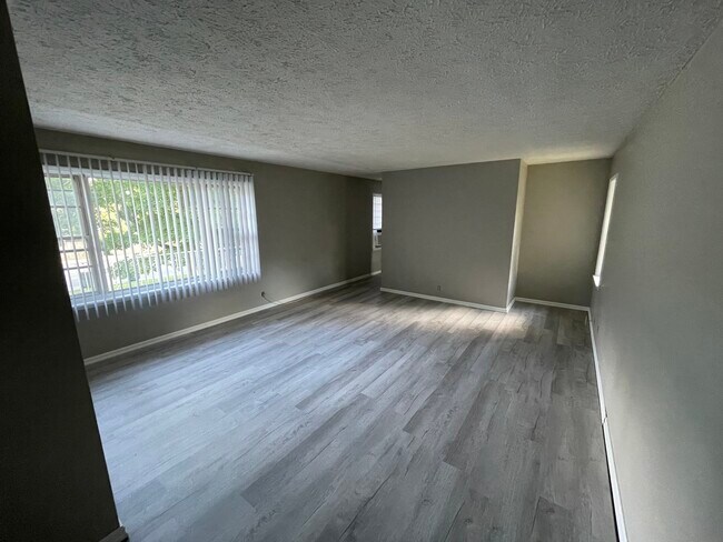 Building Photo - 1001 N Tillotson Ave