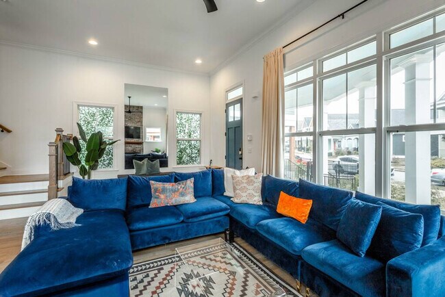 Building Photo - 1494 Madison St